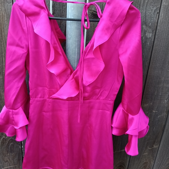 Dresse - Picture 2 of 3